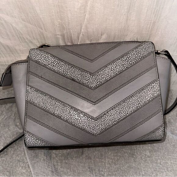 MICHAEL KORS GREY MEDIUM SELMA CROSS BODY BAG - Picture 11 of 12